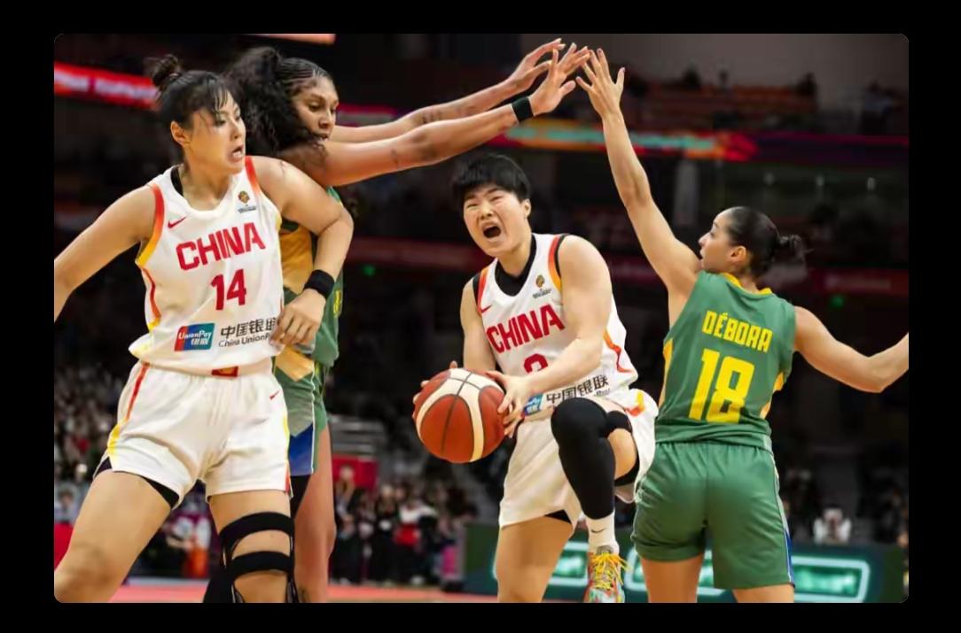 李月汝本次对阵巴西低迷的原因，那就是总是飘在外面做挡拆，做完挡拆又不往篮下去，导