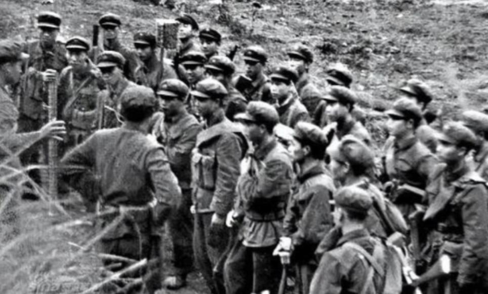 1979年，越南老百姓发现一个怪象：中国军队撤退时，为什么专炸水泥电线杆？主