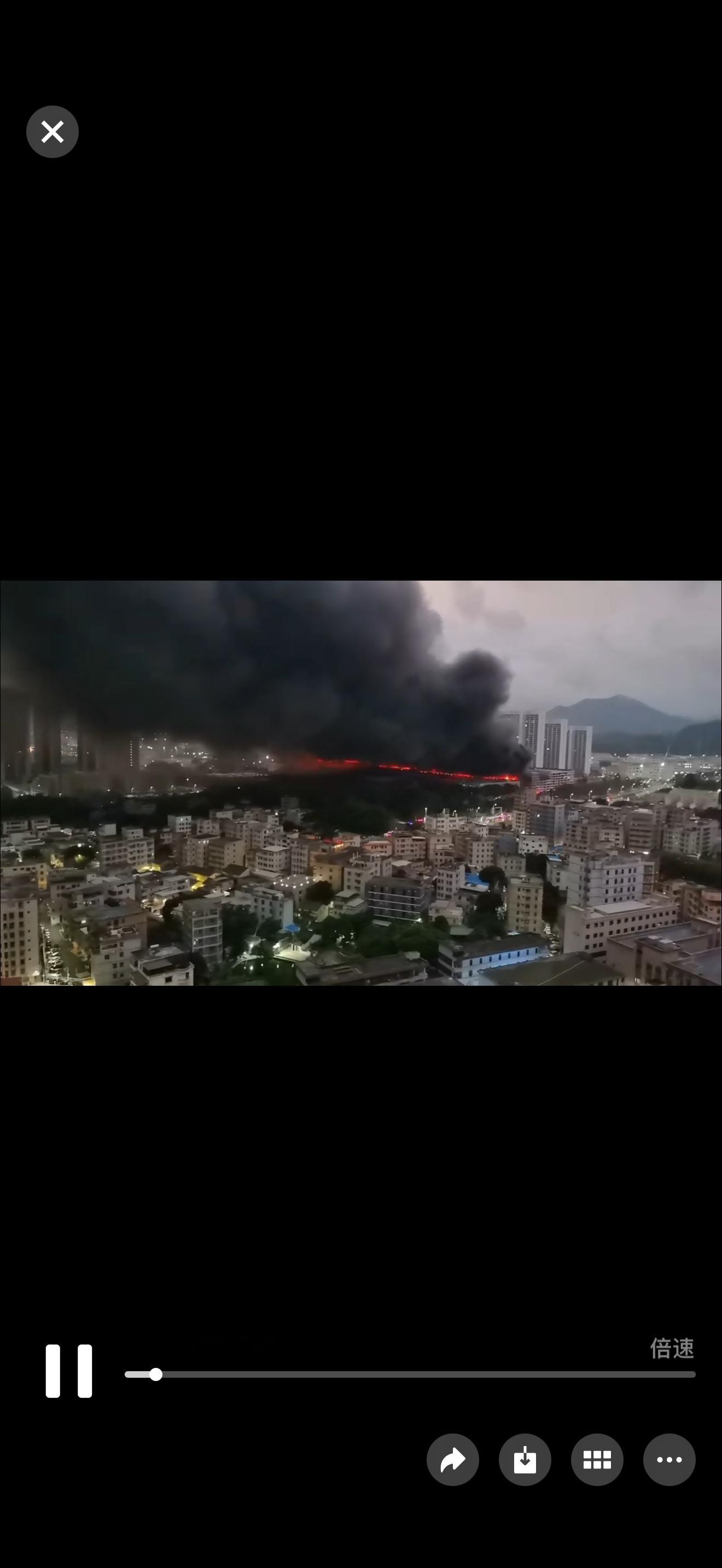 坪山一个立体停车库烧了，规模还挺大