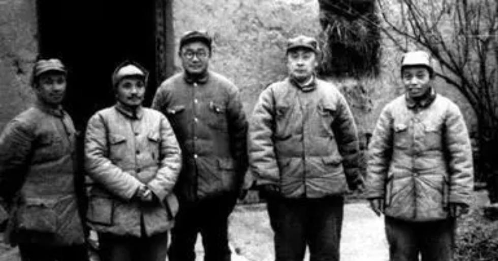 邓子恢忧虑淮海战场形势，专门请示中央，能否让东北野战军抽调一个兵团增援？194