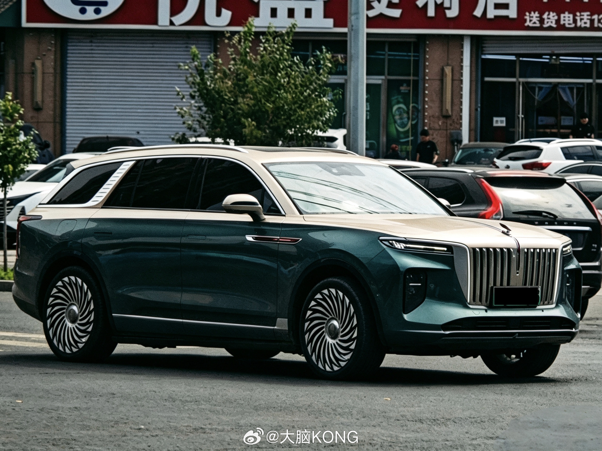 红旗E-HS9，前劳斯莱斯设计总监贾尔斯·泰勒（GilesTaylor)参与设