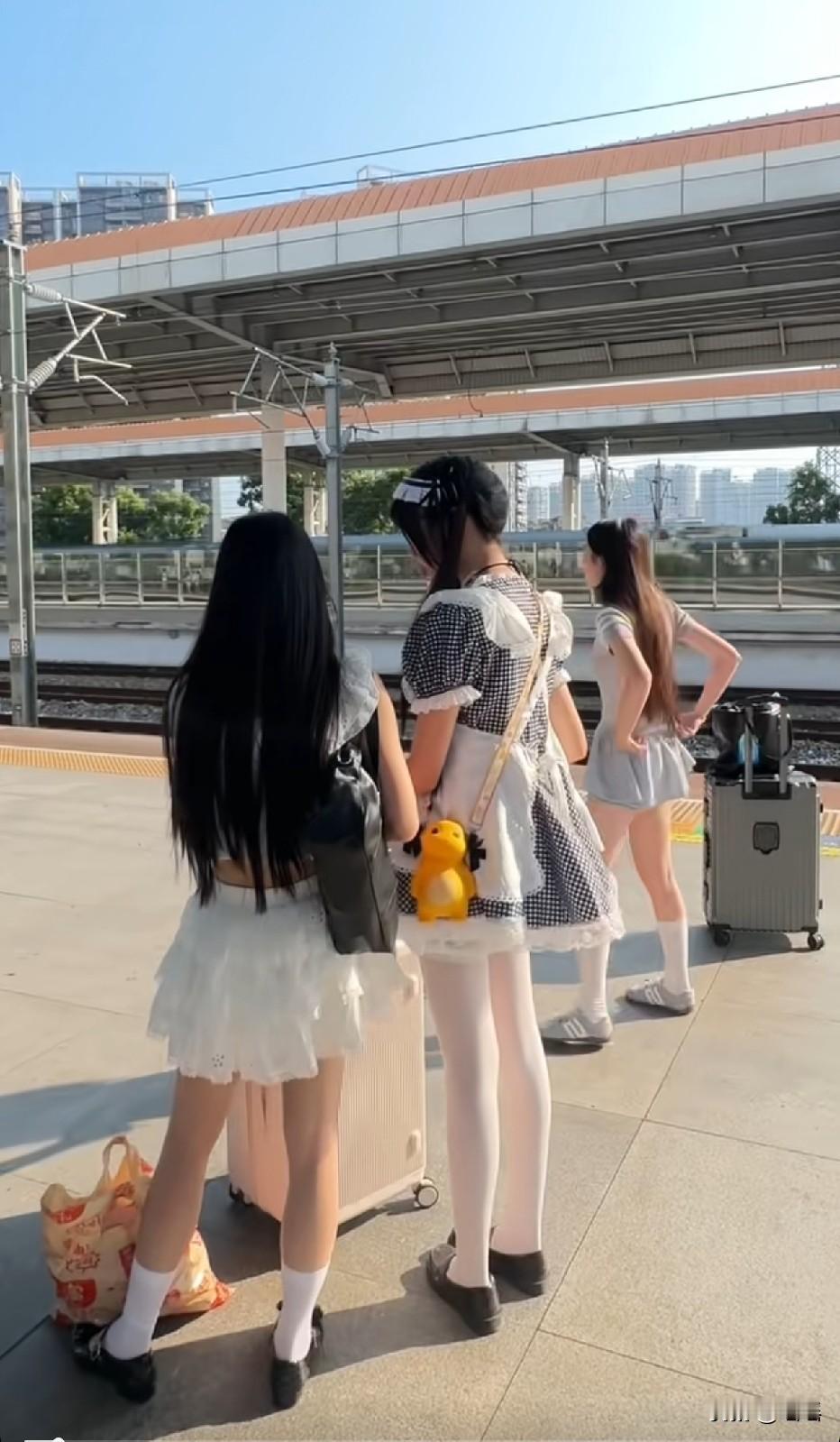 除了中间的两个都喜欢