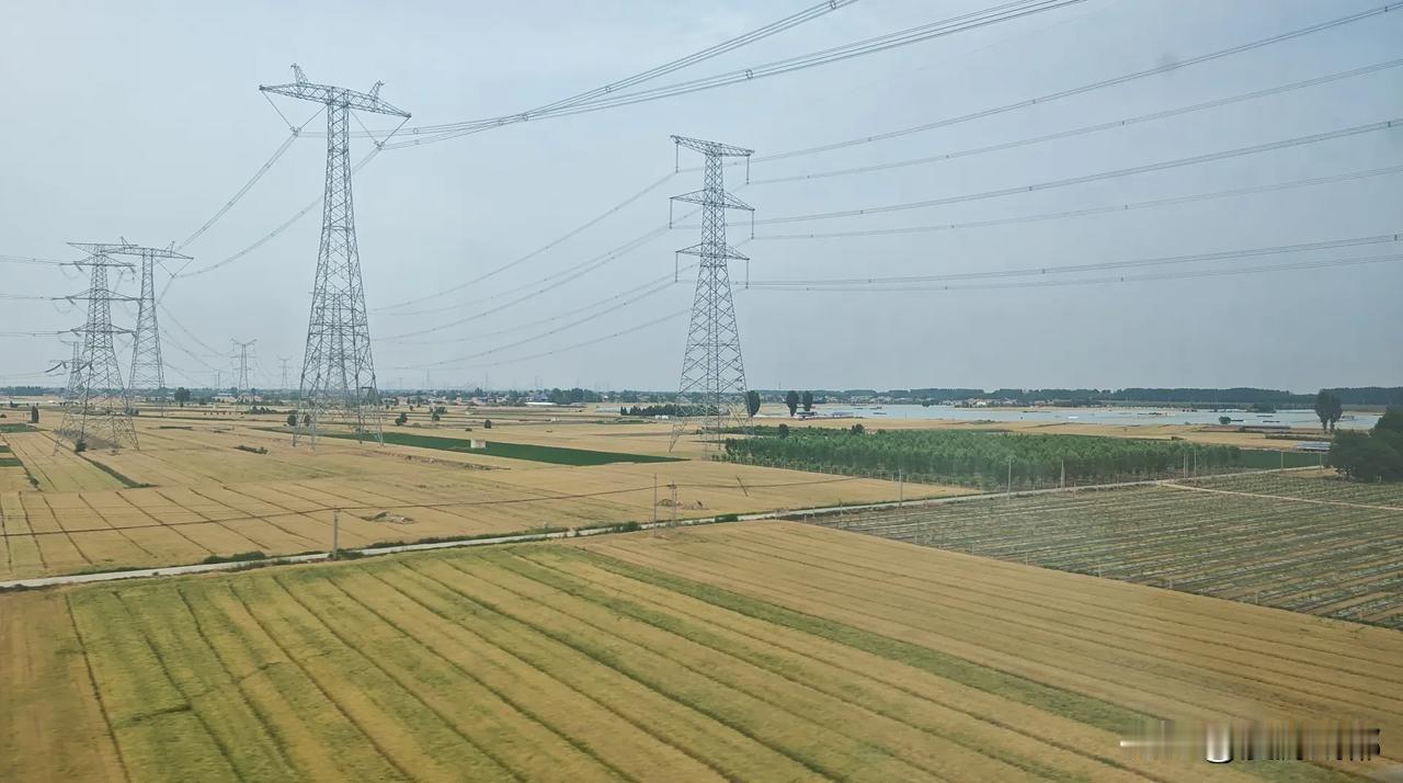 从四川成都乘火车到河南兰考，沿途地形地貌差别太大了！四川盆地大多以丘陵为主，地貌