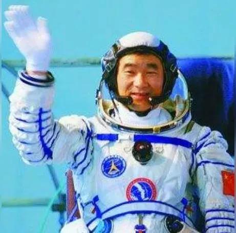 刚刷到神舟最新消息！太空交接班完成，明天这些英雄就回家了刚在央视新闻刷到个