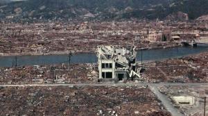 1945年8月6日清晨，一架名叫“艾诺拉·盖”的美军轰炸机，从天而降，在日本广岛