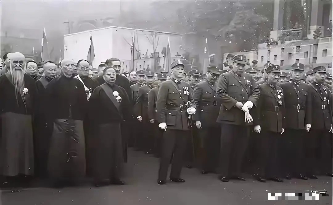 这张1948年珍贵老照片，是蒋介石就任总统后的文武大员大合影。
