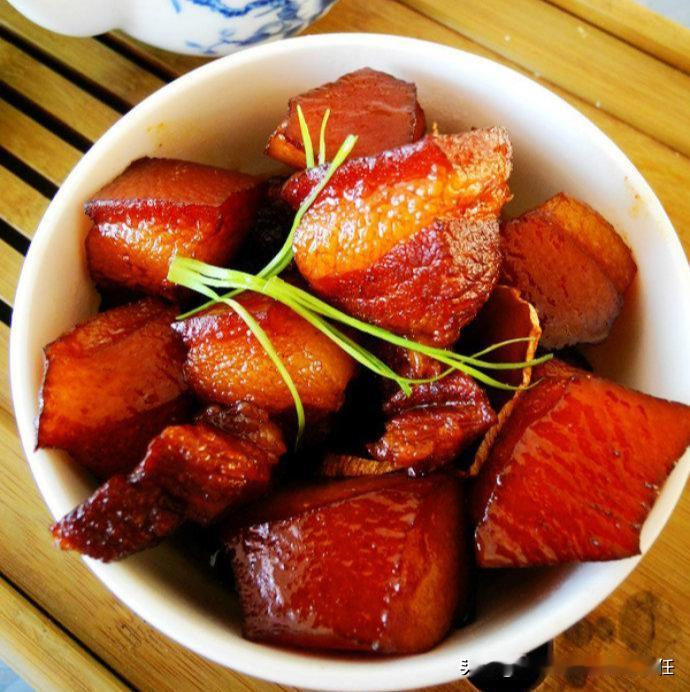 都说脑出血不能吃“肥肉”，为什么？ 我们经常说，脑出血患者是不能吃肥肉的。很