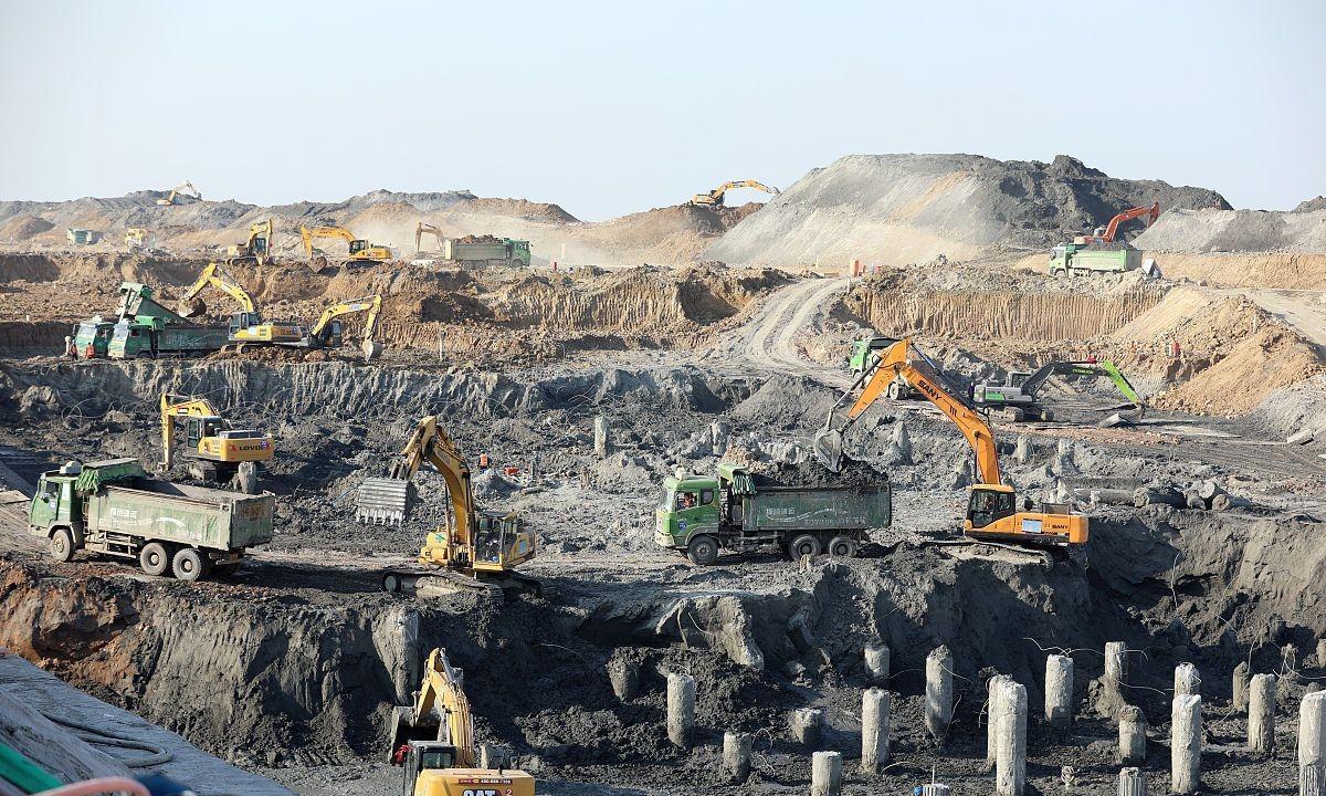 美国五角大楼甩了55亿美金给自家稀土公司，试图夺走中国稀土地位。稀土不是土，是
