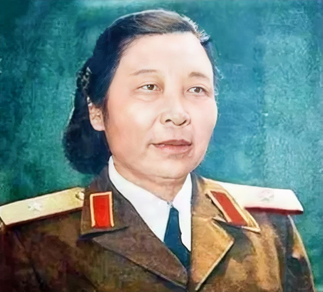 1955年，开国女将军李贞回乡探亲，遇到了打骂她的第一任丈夫古老三，当二人再相见