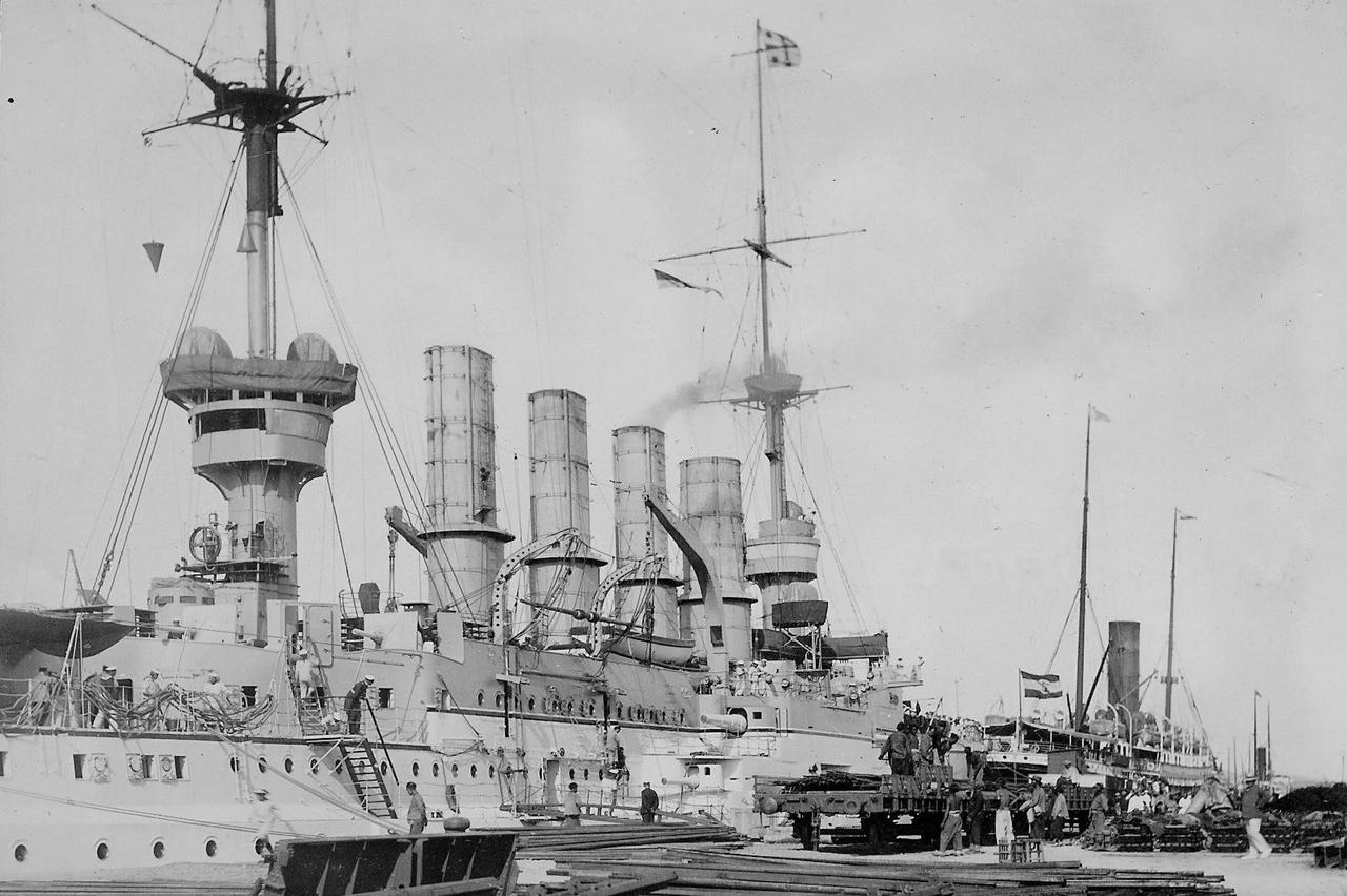 停泊在青岛的“沙恩霍斯特”号装甲巡洋舰图1至图5为一组“沙恩霍斯特”号装甲巡洋