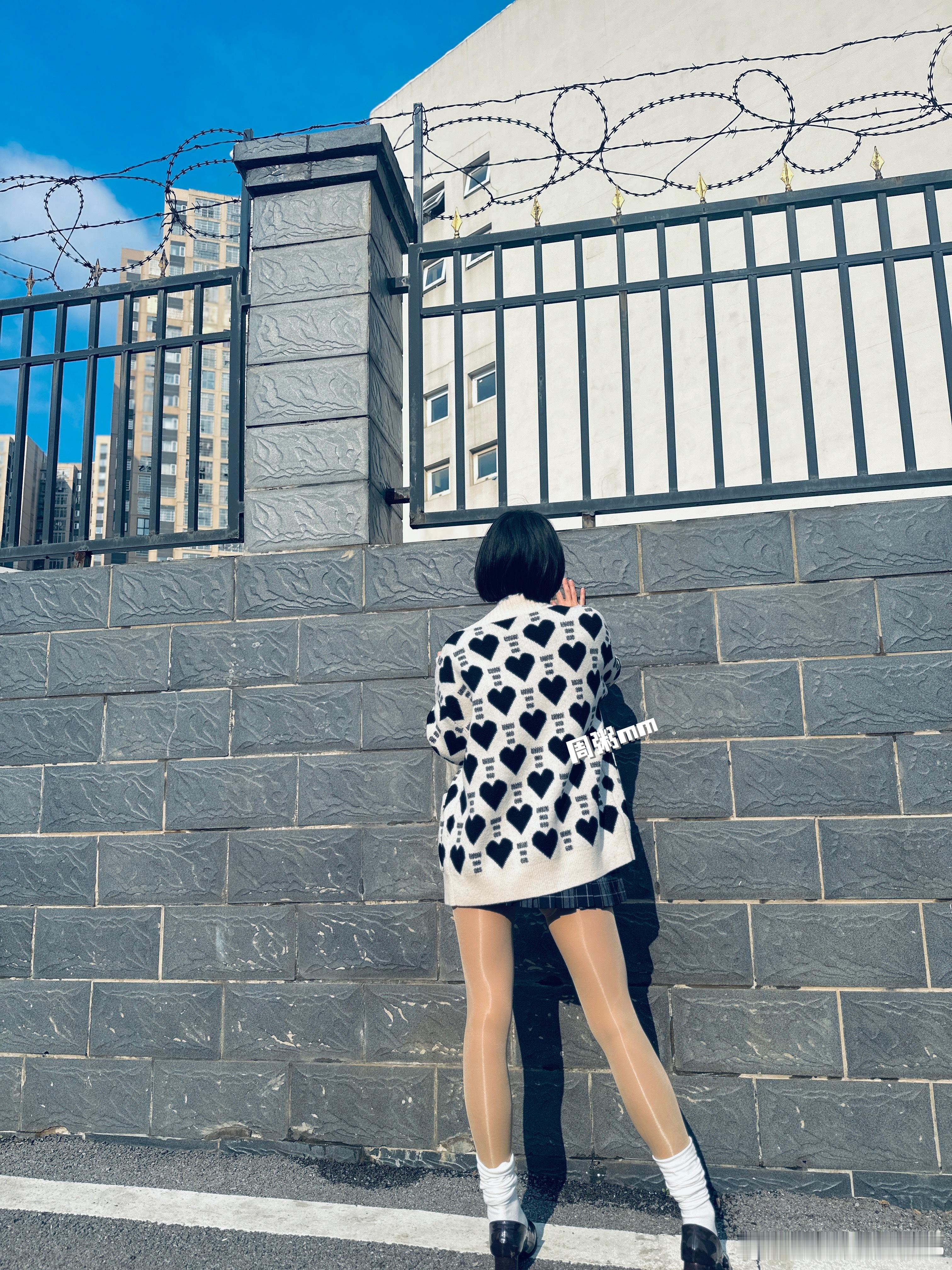 两条肉色一双白襪