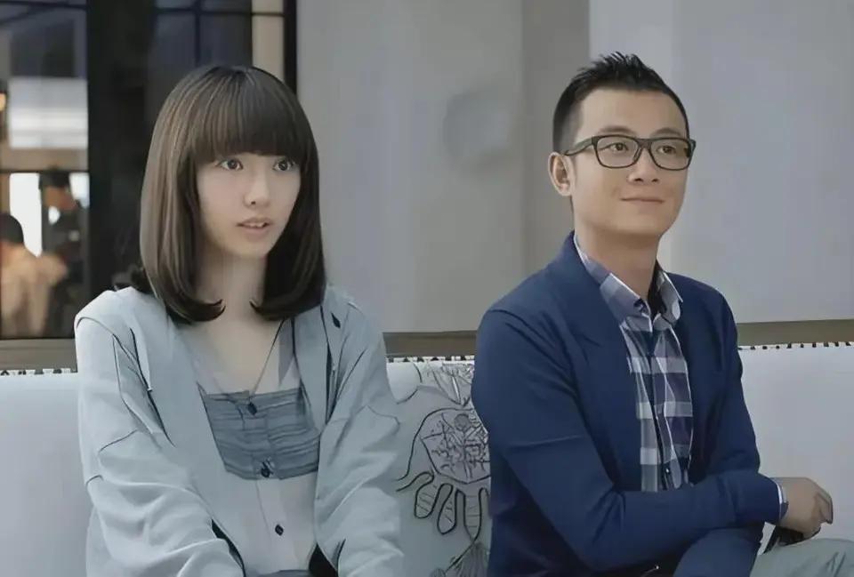 白百何和文章这两人的人生经历其实很像！两人是中戏表演系02级的同班同学，开始