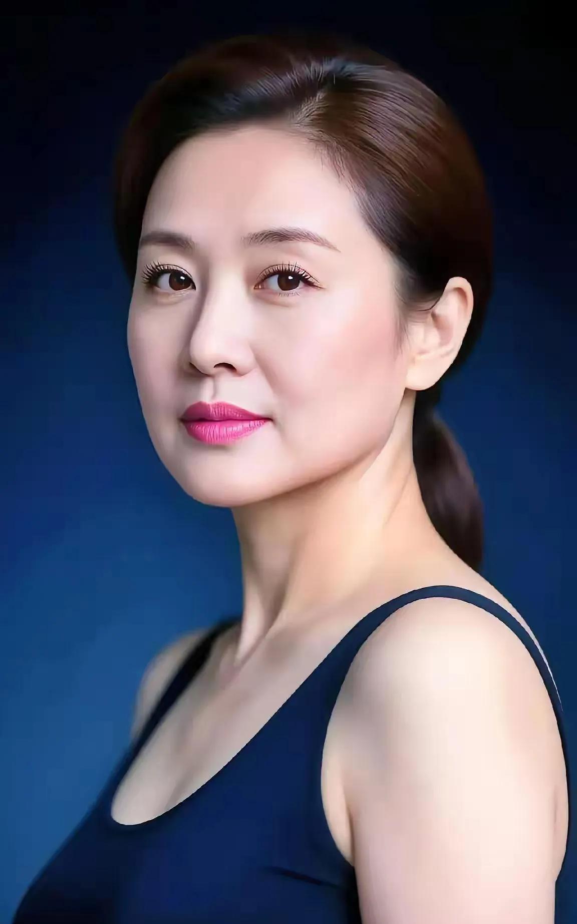 曾经那风光无限、手握权势之人，一到退休年纪，便尝尽世态炎凉。往昔热闹喧嚣的迎来送