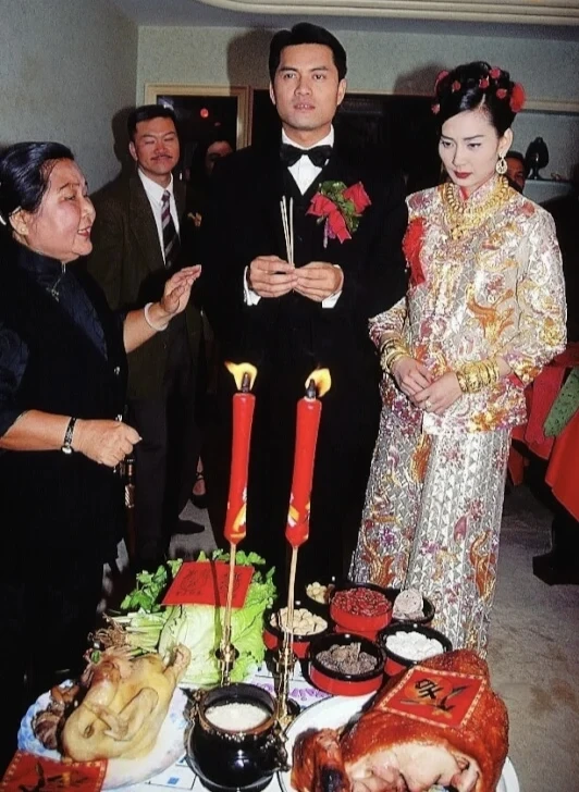 1996年，吕良伟和港姐邝美云举行婚礼！