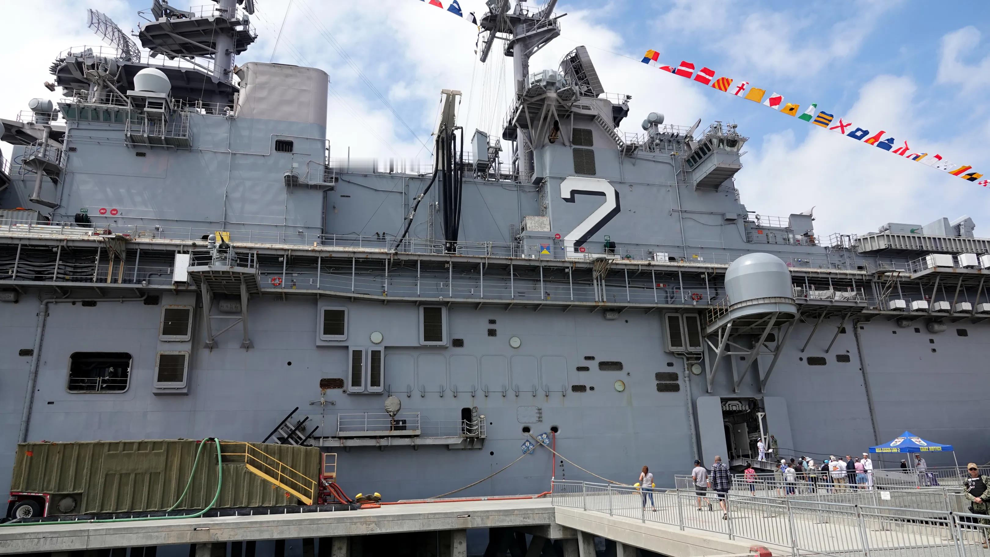 将锅炉+轮机硬生生换成燃机的最大外貌区别belike(烟囱变这么大，不能全赖燃