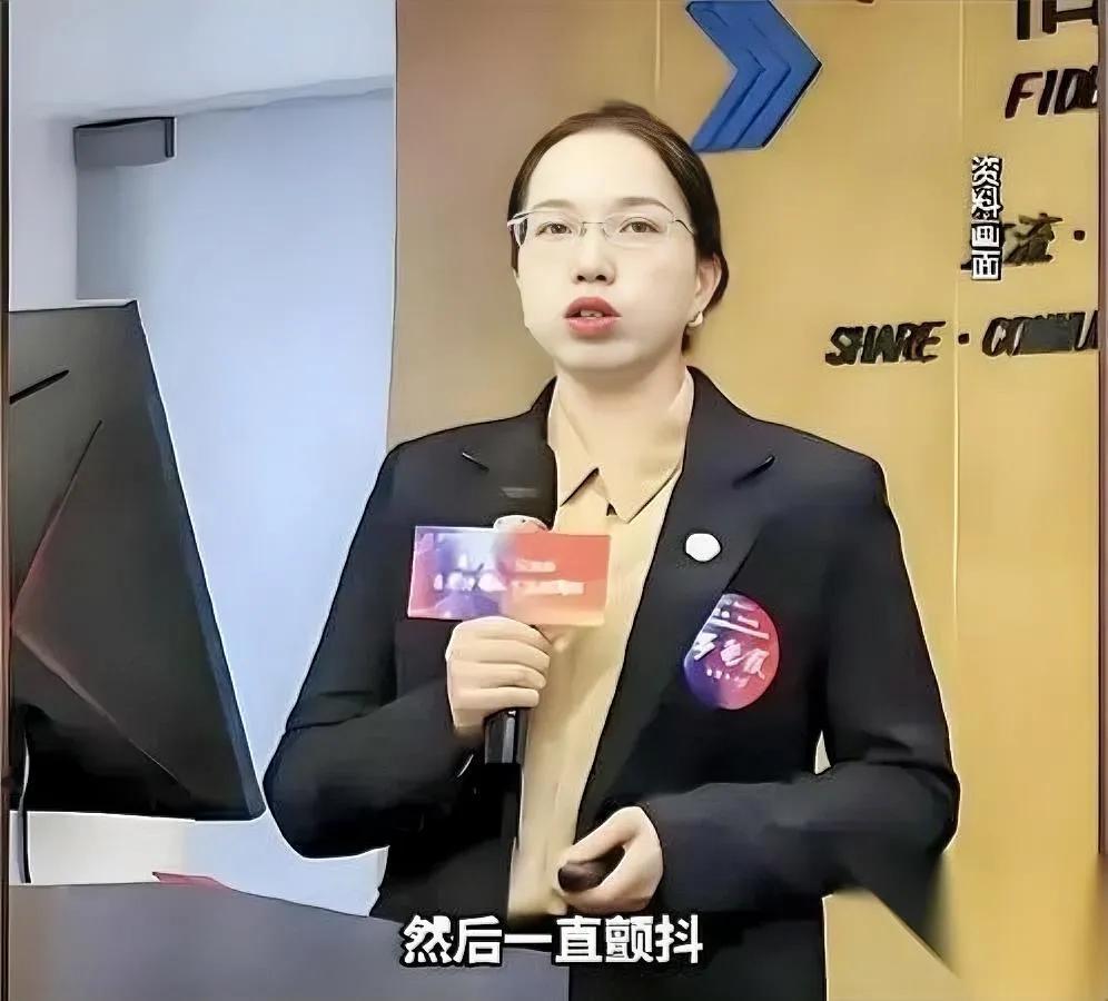 我最服的人，是罗彩霞。因为她把偷自己人生的人，告到了牢里。2004年她的