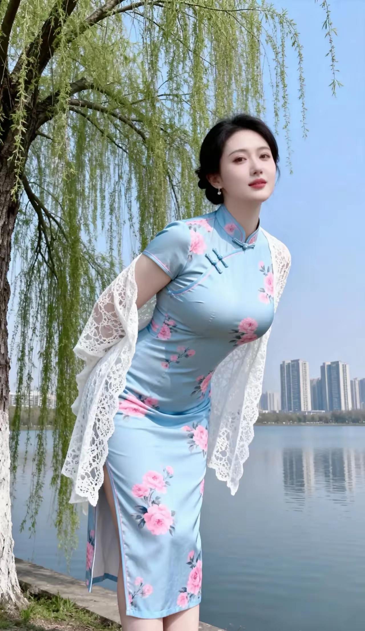 殿前欢·东方旗袍佳人韵悠长，淡蓝旗袍粉花妆。蕾丝白袂添柔畅。仪态端庄。