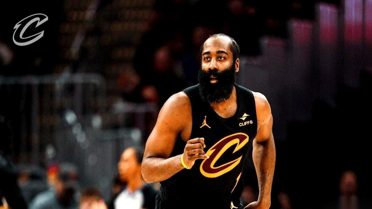 “施罗德又把球带丢了！”加时赛地板上，球像烫手山芋一样滚出去，他追都追不上。这已