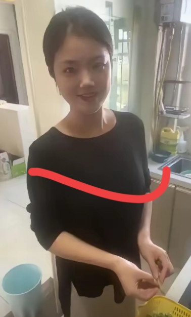 女人出轨会有很多迹象，99%都会被发现，主要有以下10点。1、洗澡的习惯改变了。