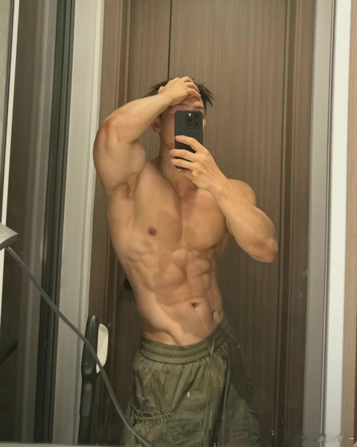 人鱼线有点帅啊腹肌健身张宏涛