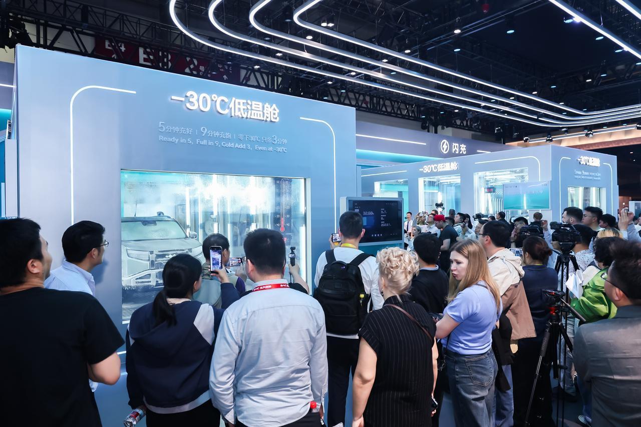 你见过把车展整个场馆都占满的品牌吗？从来没有哪个车企做到，如今，一个中国的汽车