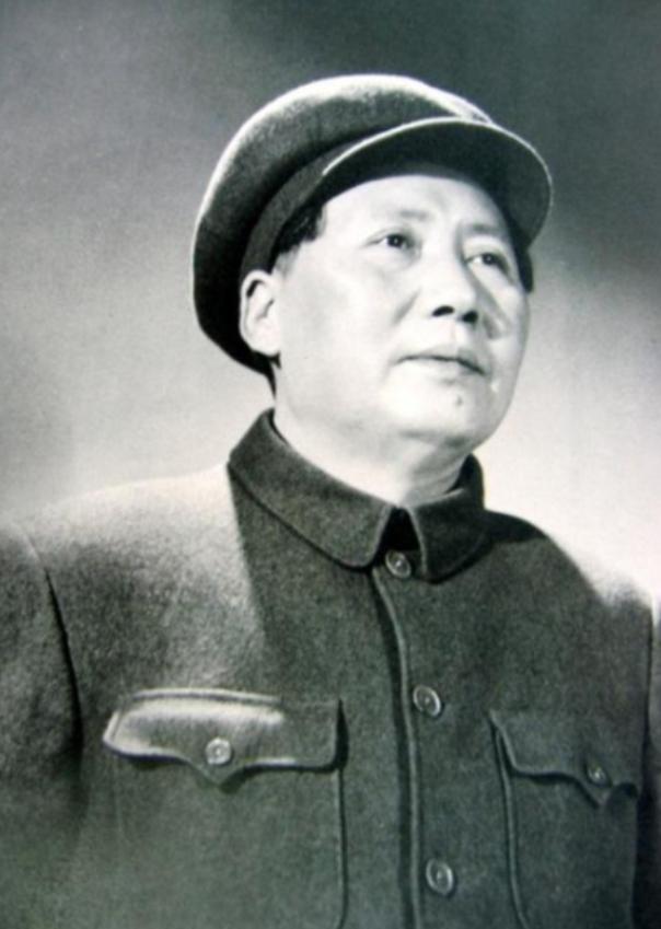 1981年，有人想动手否定毛主席，胡乔木提出不再称“毛主席”，改叫“毛泽东”，但