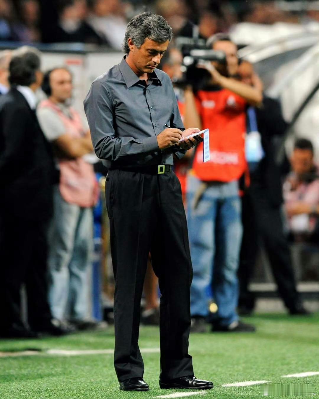 穆里尼奥恐迎生涯第8次下课，本菲卡或提前解约，抓内鬼引争议。葡超第28轮，本菲卡