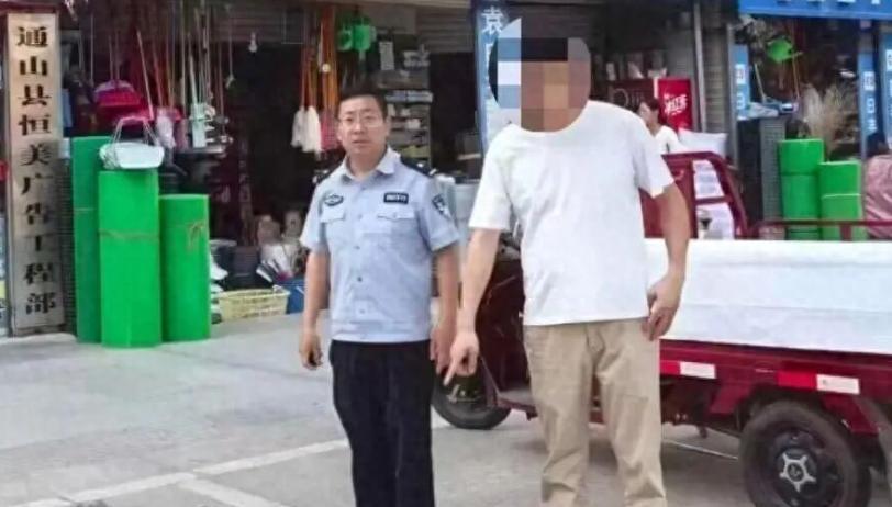 “这下后悔了吧！”9月30日，一男子与妻子吵架，为了泄愤他竟从四楼扔下两个行李箱