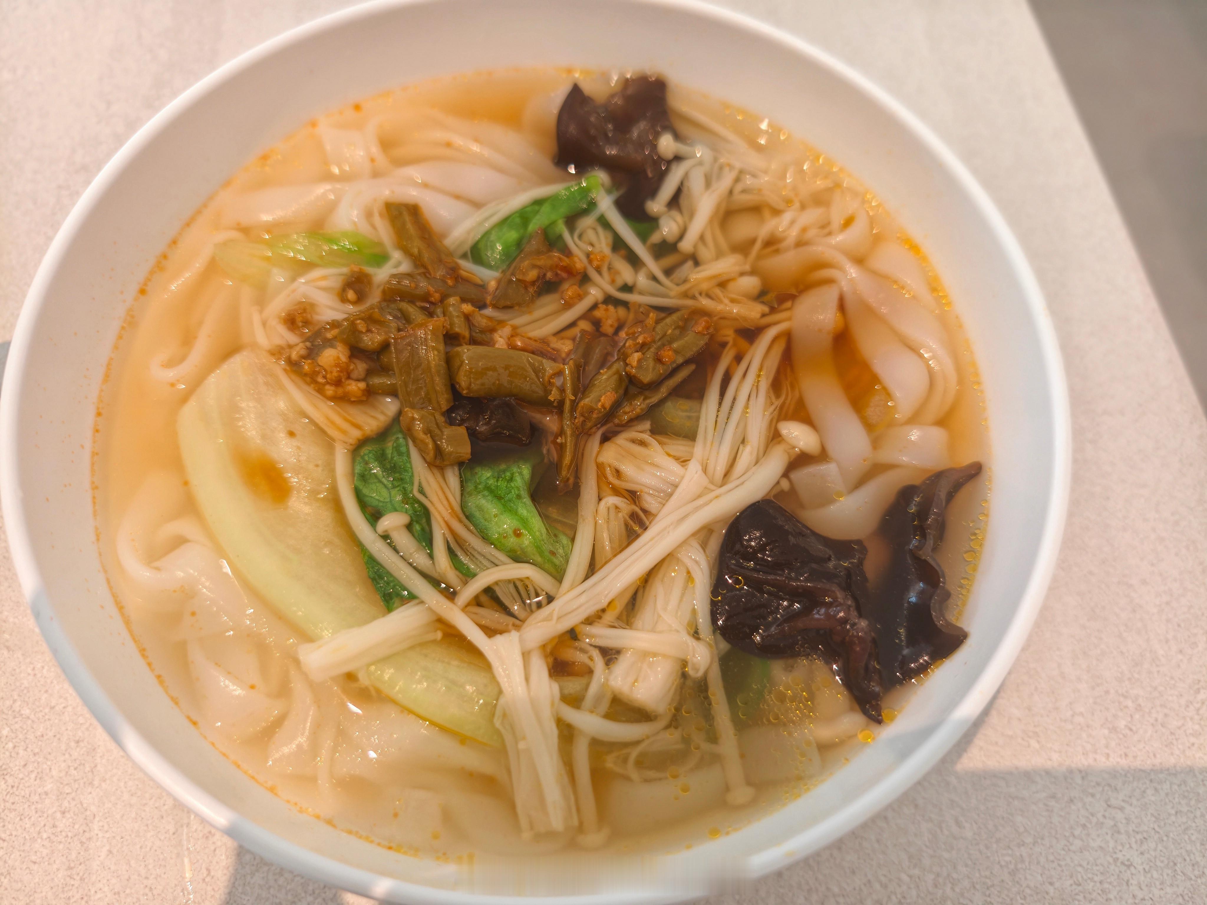 听的，酒店免费早饭吃两碗惠州