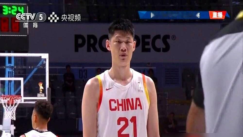 男篮内线的问题，真不是球员不行。把杨瀚森、胡金秋这种能跑能跳的大个子，死死按