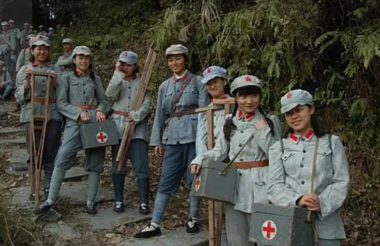 开国少将重伤入院，女护士越看越熟悉：这不是我拜了堂的丈夫吗？“1931年初秋