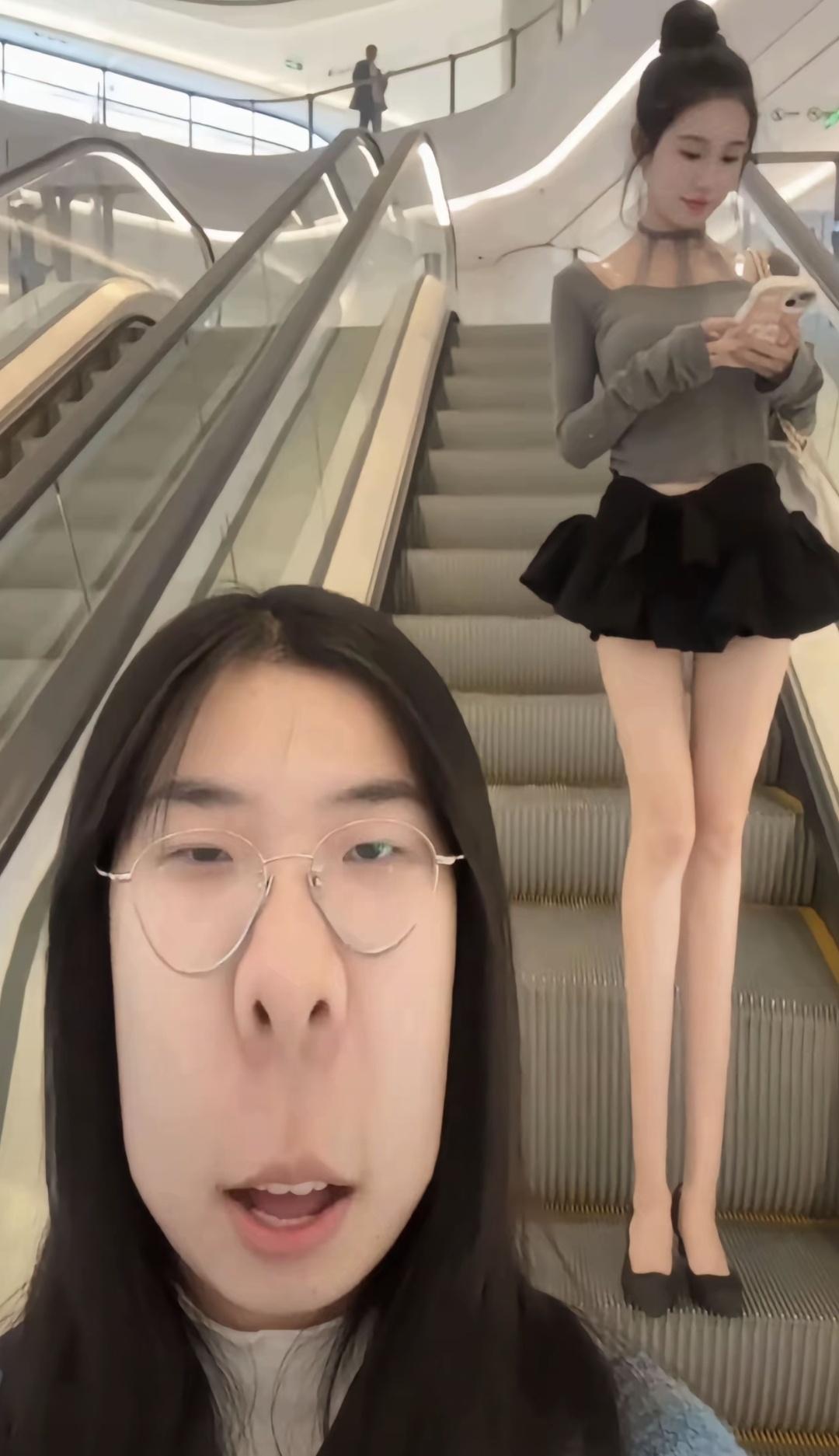 现在的美颜特效真的太离谱了。[捂脸哭]​​​