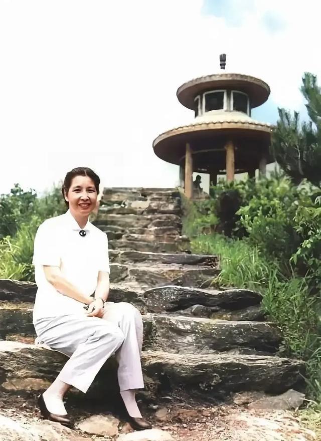 1928年，曾志在井冈山生下石来发后，因革命形势严峻、自身状况不佳，把儿