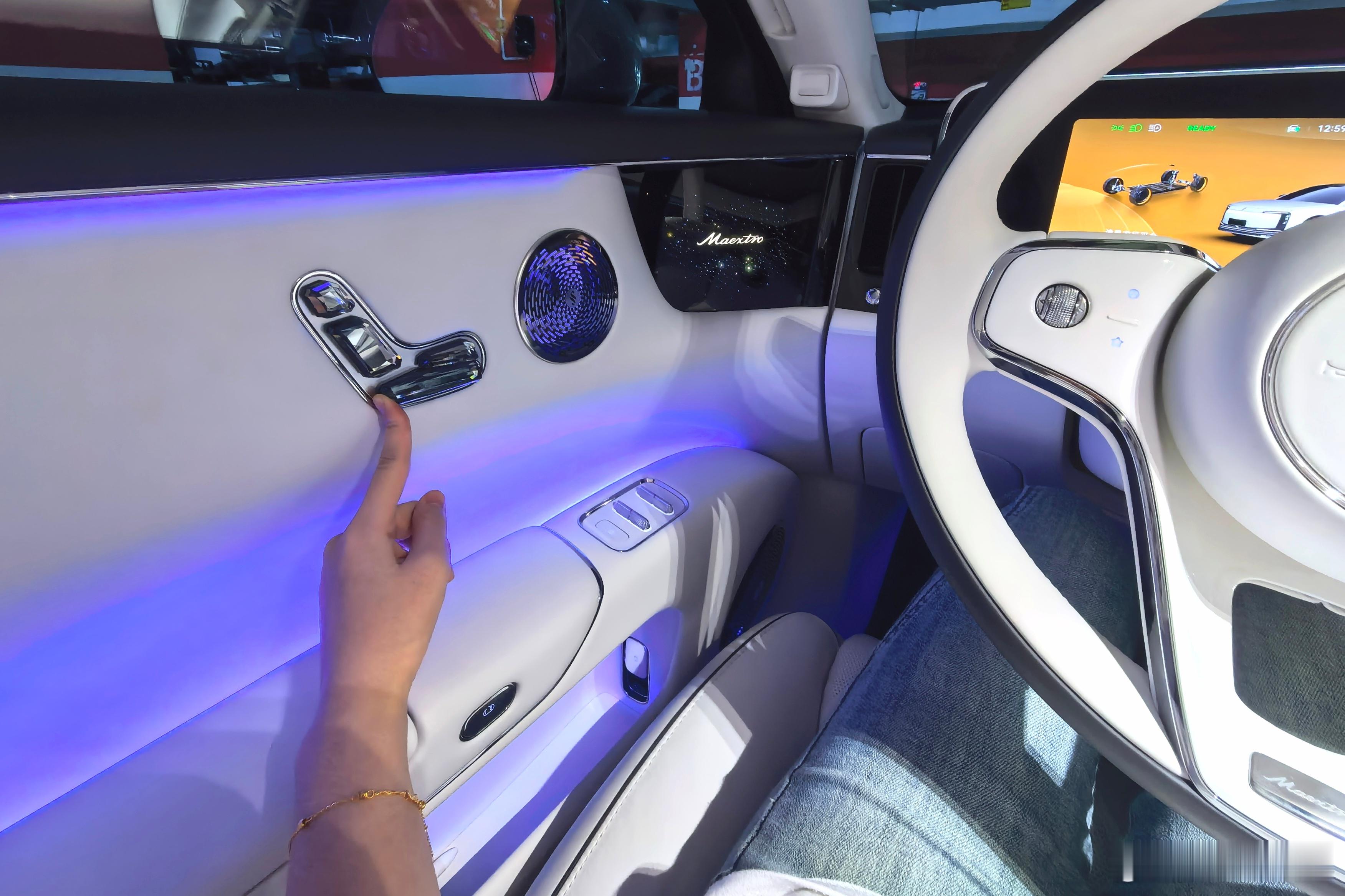 尊界s800果然太尊了，连座椅调节按键都是水晶材质，而且就在座椅旁边，随手就能