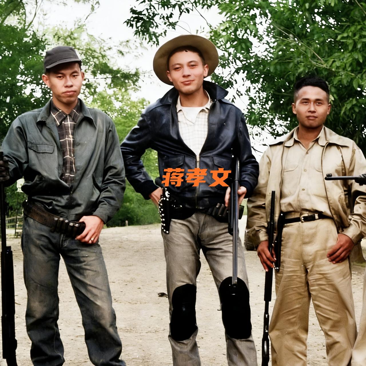 这个“混世魔王”就是蒋家的长孙蒋孝文，照片拍摄于上世纪50年代初，当时的他正和几