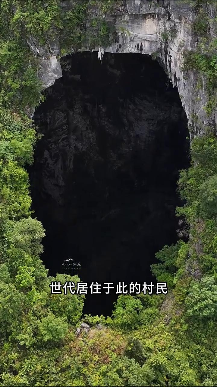 在广西都安的群山深处藏着一个神秘山洞，当地流传着古老的民间传说。世代居住于此的村