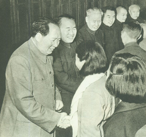 1956年4月，彭德怀与毛泽东、朱德、刘少奇、周恩来、董必武等党和国家领导人接见
