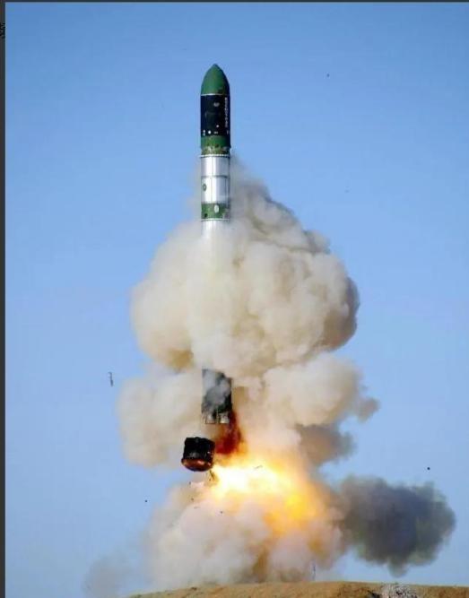 一巴掌扇醒北约，俄军终于明白为啥打不赢：这仗不是跟乌克兰打的！俄军在乌克兰战场