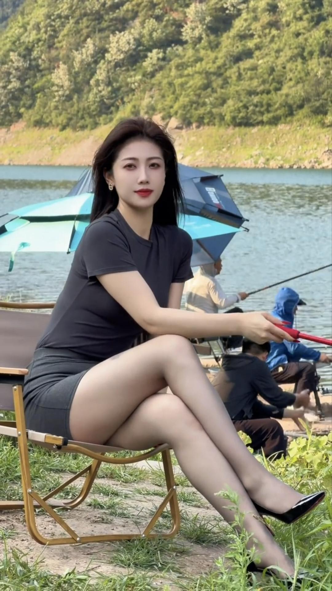 钓不钓得到鱼其实无所谓啦，我就是来给钓友们当风景的，你们一定要安心钓好鱼哟，钓到