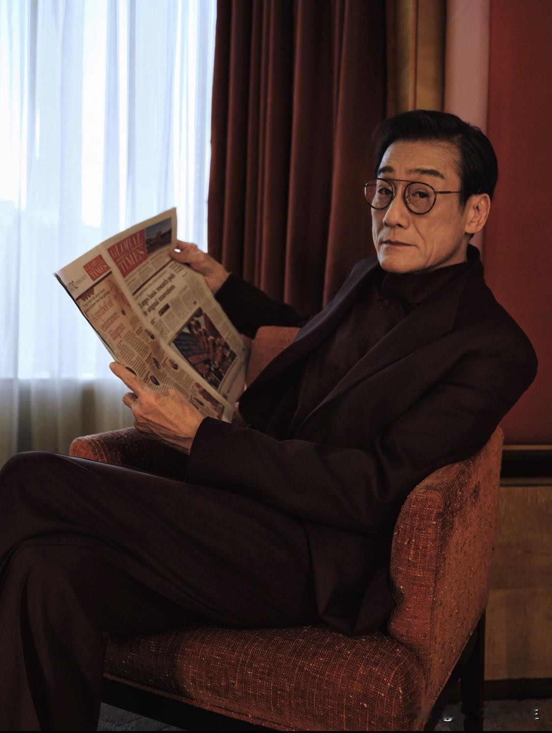 梁家辉曾在一采访中说：“我觉得香港人其实挺可悲的，被英国人统治了一百多年，在回