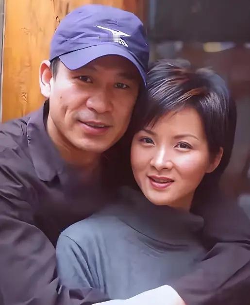 🌙2000年，27岁的谢兰嫁给大自己11岁的师小红，两人约好丁克，不要孩子，因