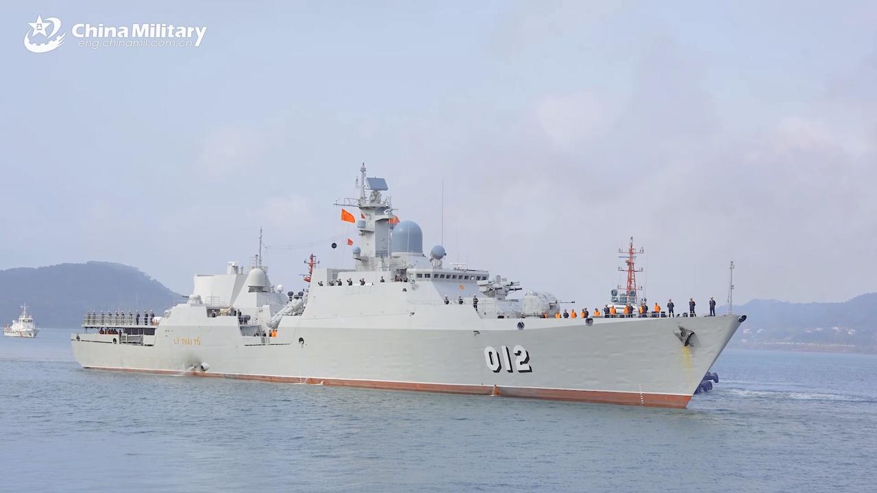 很明显、很直观的大小对比中国海军054A、056A越南海军猎豹级导弹护卫舰