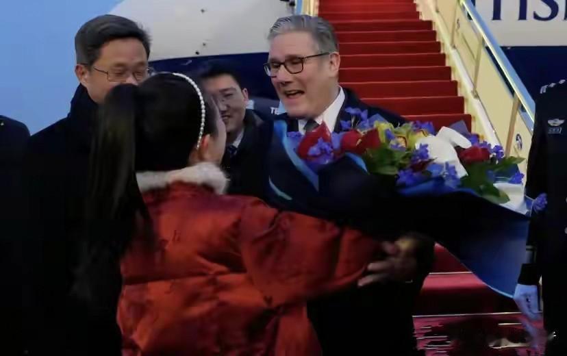 英国明确表态不效仿欧盟对中国产电动汽车加征关税，暂无反补贴调查或加征关税的计划。