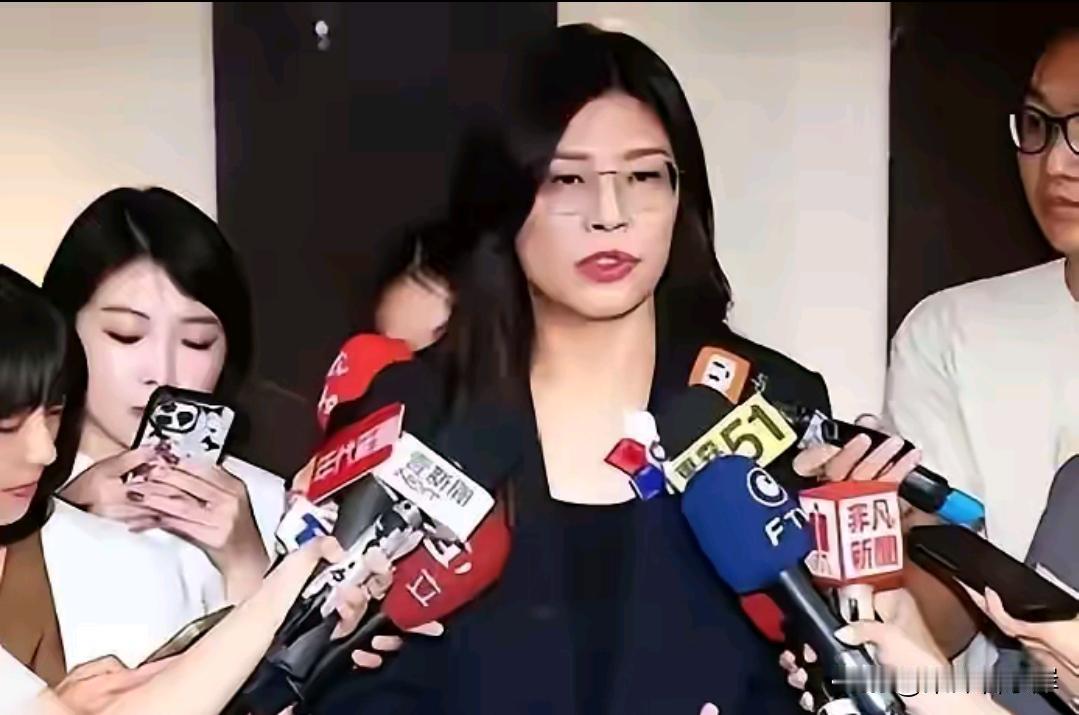 黄暐瀚称蓝营终于丽文，郑丽文：我不知道他讲得是什么意思，他说了什么也不重要多