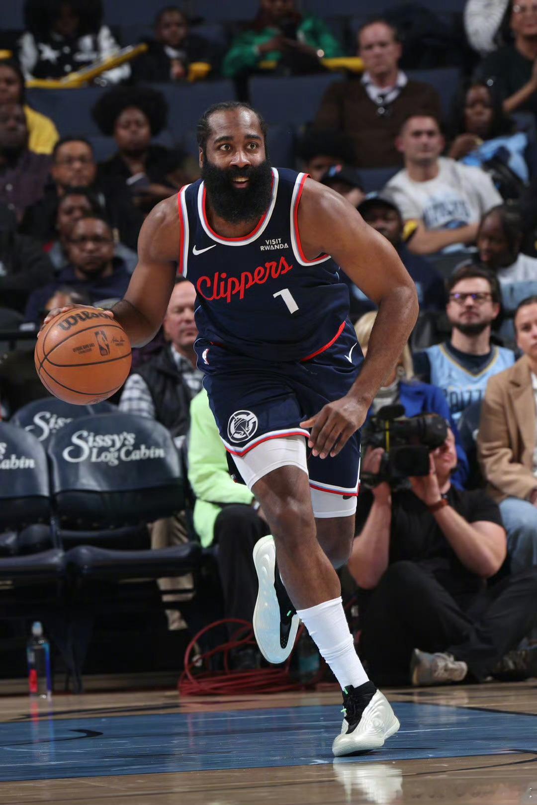 Shams分析洛杉矶快船队未来前期📝对于洛杉矶快船队而言，现在是