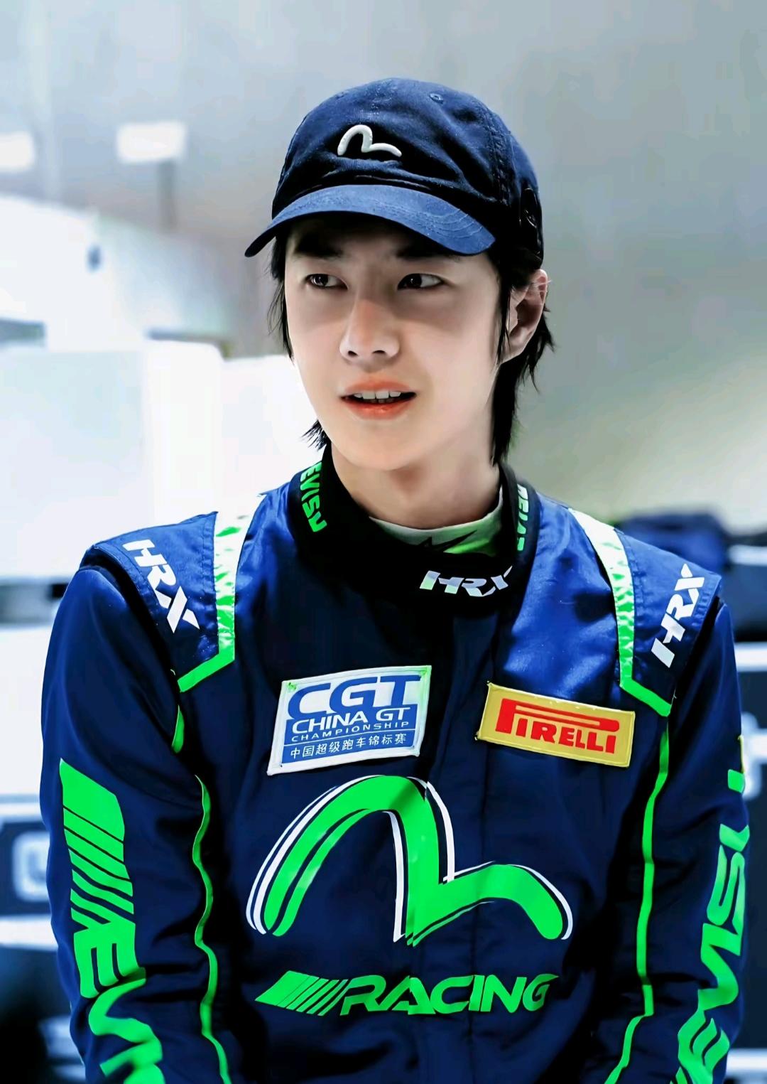 王一博从演员晋升老板，乐华这次是真下了血本，王一博续约不稀奇，稀奇的是那1