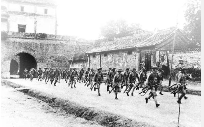 1941年，日本为搞垮中国经济，开始大量仿造民国法币。戴笠得知消息后，灵机一动，