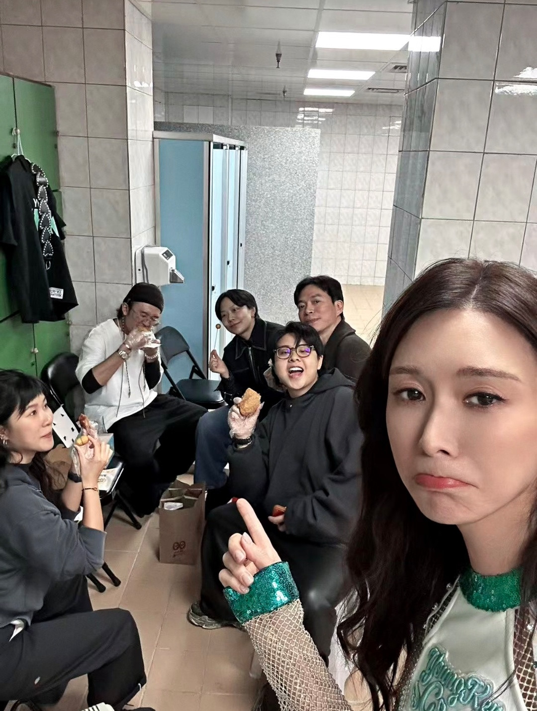 林志玲去年的一组活动图片～“Oh！Oh👯♀️超开心的一天和一群年轻又可爱的女孩