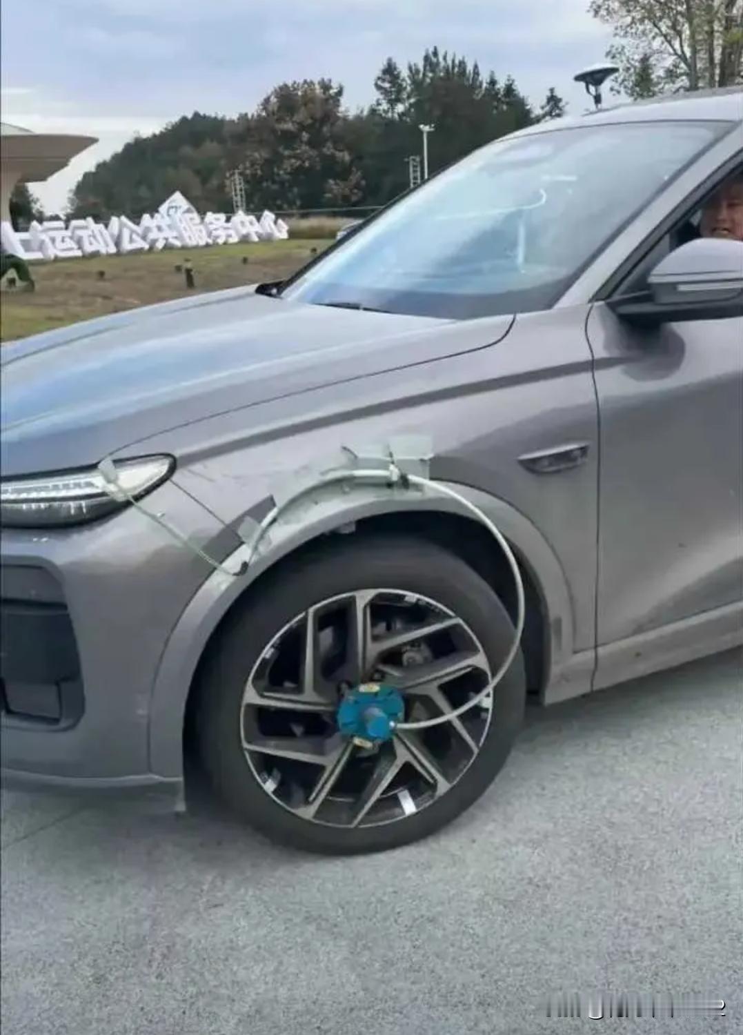 这车子得了重感冒，正在输液吗？或是车子腱膜炎发作，打点滴，个把星期就会痊愈！[捂