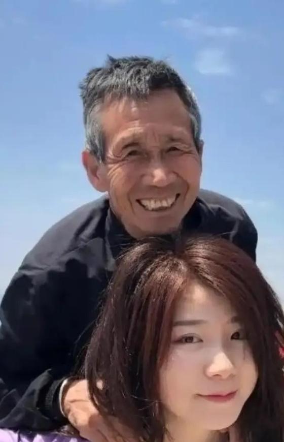 1997年，河南一个50岁光棍，捡回1名女婴。不料，送她读书后，她竟怒问：“穷到